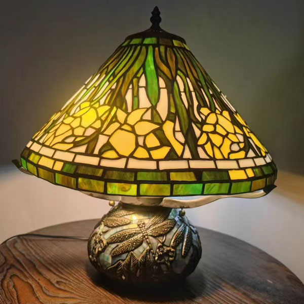 https://www.qingchangindustrial.com/tiffany-table-lamp/